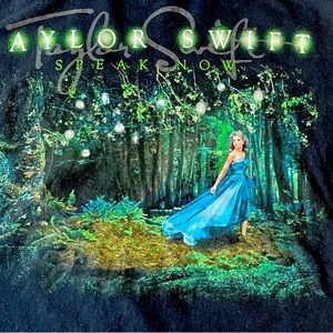 Taylor Swift concert T-shirt from 2010-2011